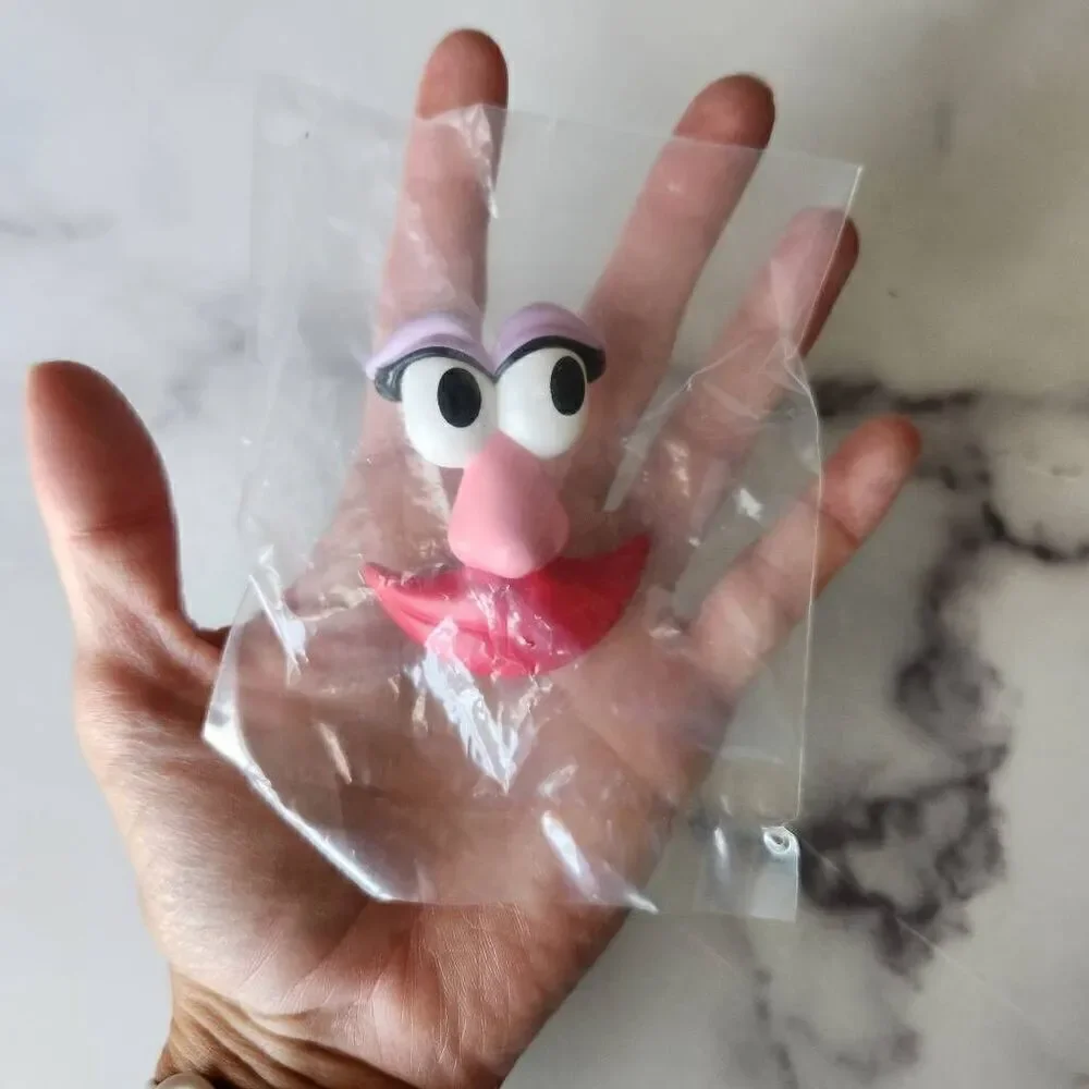 Mrs. Potato Head eyes nose lips clip on you in package vintage